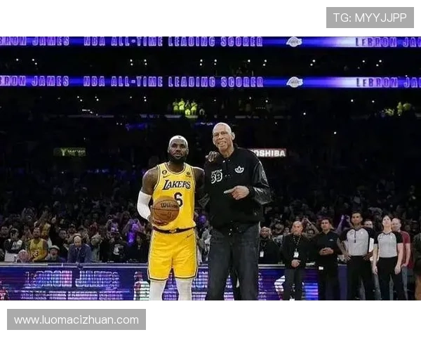 勒布朗詹姆斯超越贾巴尔成NBA历史得分王 新纪录引发全球关注 勒布朗詹姆斯超越贾巴尔成NBA历史得分王 新纪录引发全球关注